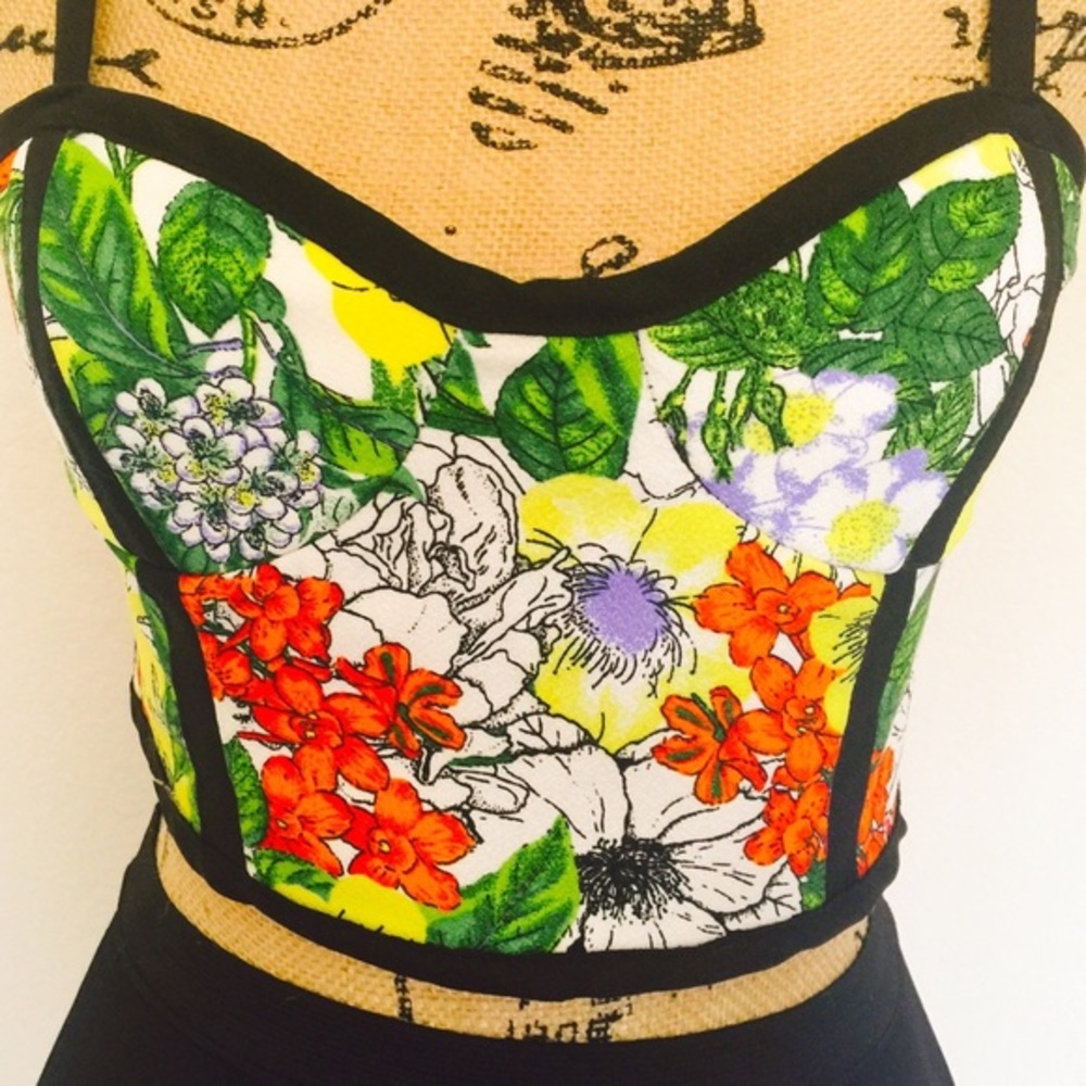 🌸🌴Tropical Crop Top🌺🌴